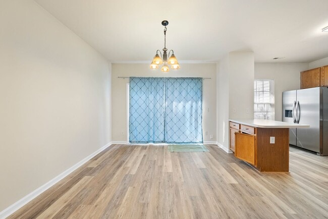 Building Photo - %16 Walnut Woods DR