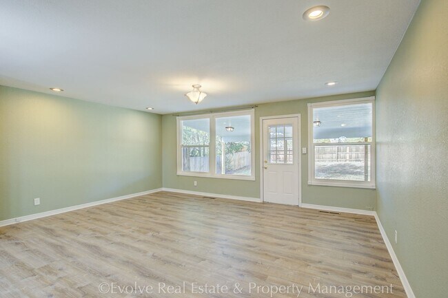 Building Photo - Evolve Real Estate: Charming Ranch Style Retreat In the Heart of Denver, 15 minutes to Downtown D...
