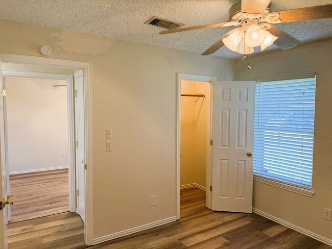 Building Photo - Awesome Freshly Renovated Arlington Home