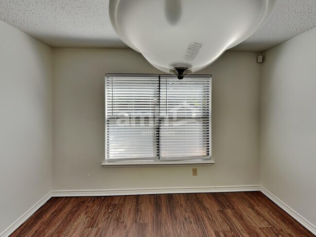 Building Photo - 2817 Lotus Park