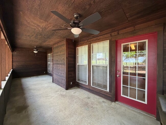 Building Photo - 261 County Rd