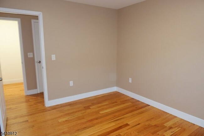 Building Photo - 298 Ridgewood Ave