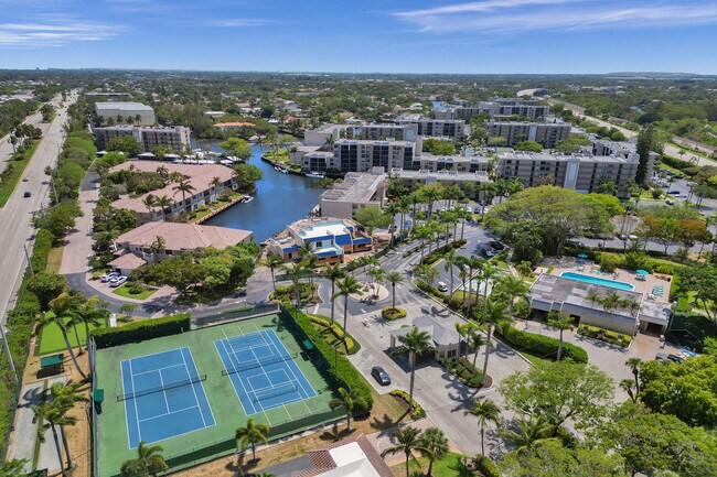 Building Photo - 6 Royal Palm Way
