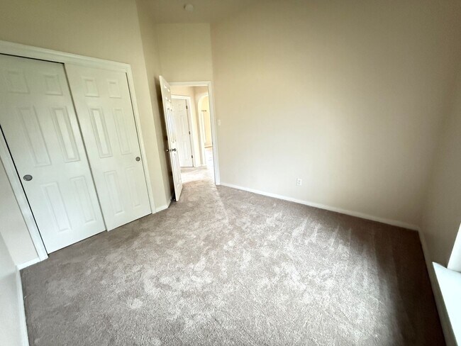 Building Photo - 7819 Woodbury Dr