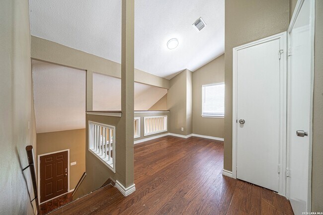Building Photo - 821 Meadow Stone