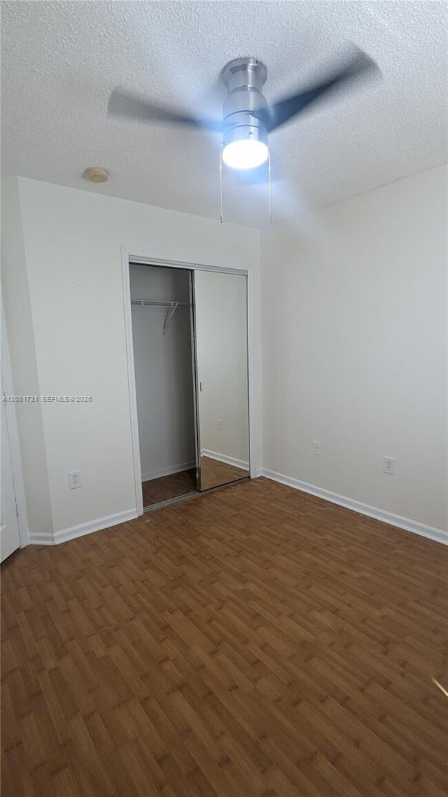 Building Photo - 213 E Forest Oak Cir