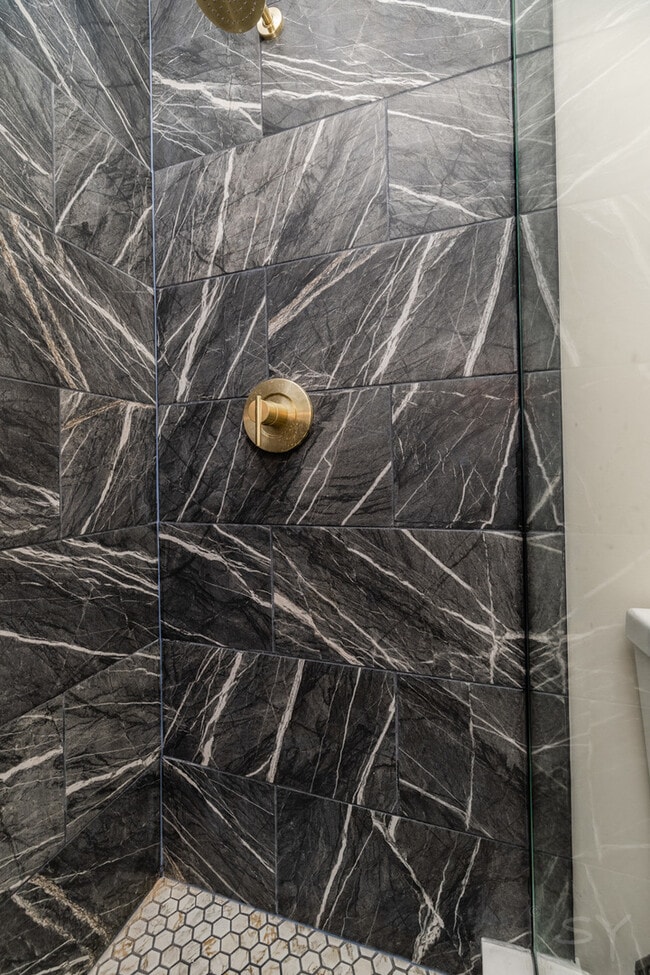 Building Photo - 5637 S Prairie Ave