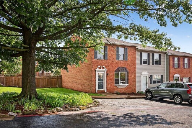 Building Photo - 805 Northfield Ct