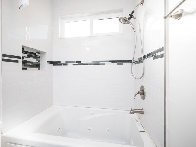 Building Photo - Modern 1-Bedroom Apartment in Prime Sherman Oaks