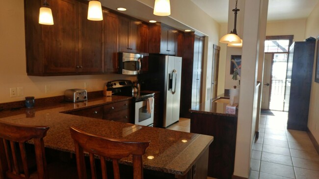 Building Photo - Watermark Condo - Fully Furnished Sept 1st...