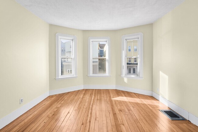 Building Photo - 427 Ferry St