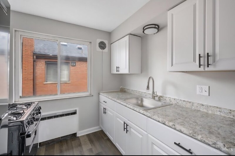 Building Photo - 3910 E Gatewood Ln