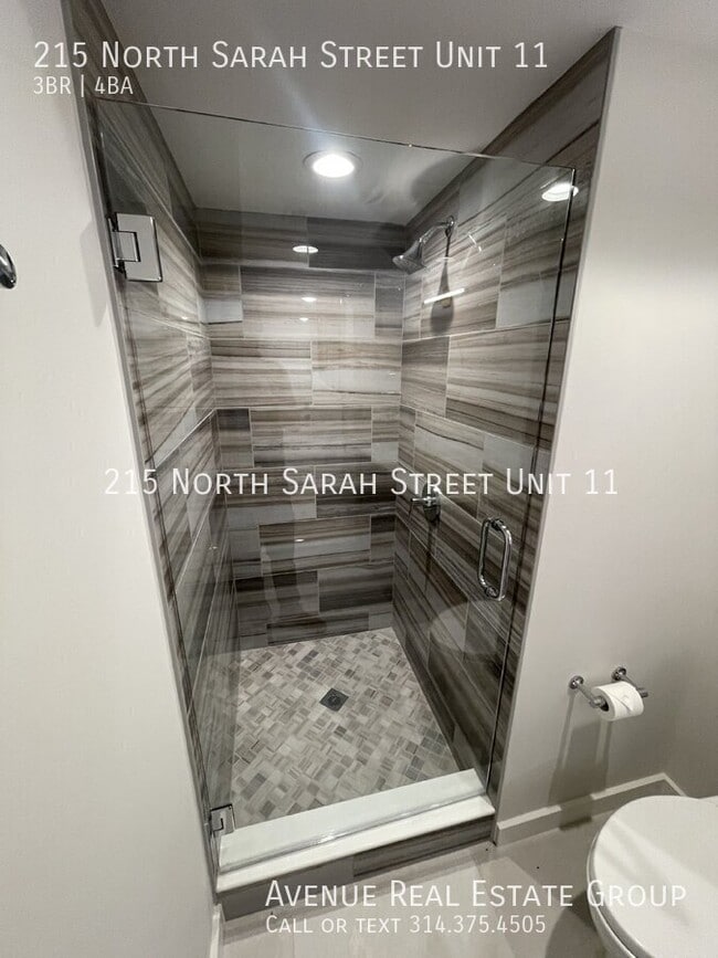 Building Photo - 215 N Sarah St