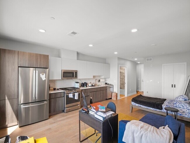 Building Photo - 9 Central St