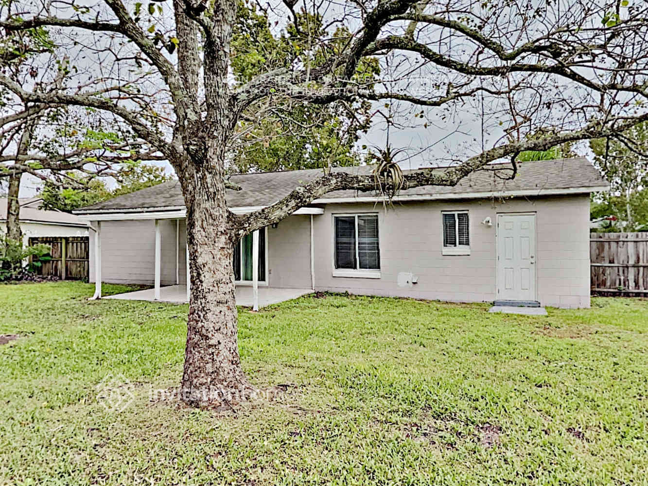 Building Photo - 105 Lake Ada Cir