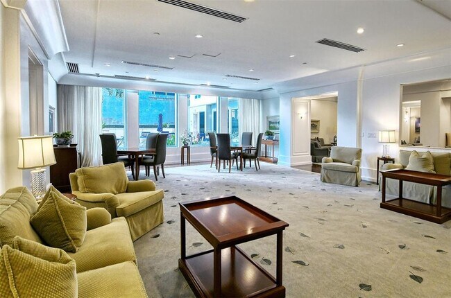 Building Photo - 1350 Main St