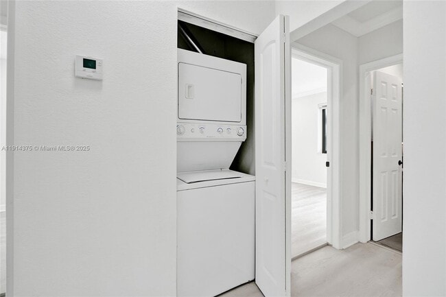 Building Photo - 11643 NE 11th Pl