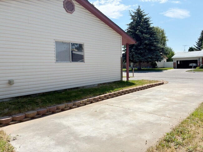 Building Photo - Spacious 5 Bed, 3 Bath Home for Rent in Idaho Falls!