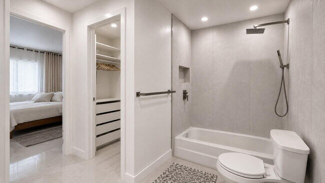 Building Photo - 6249 Bay Club Dr