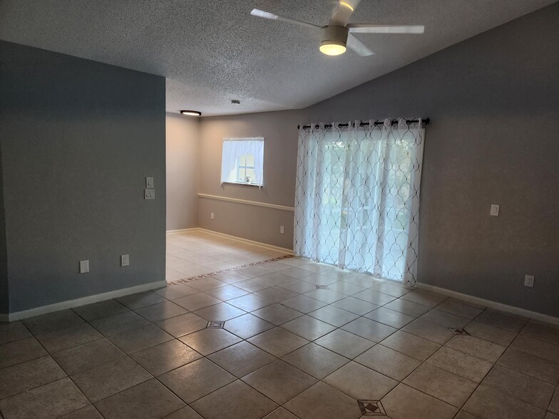 LIVING AREA TO EAT IN AREA - 13 Empress Ln