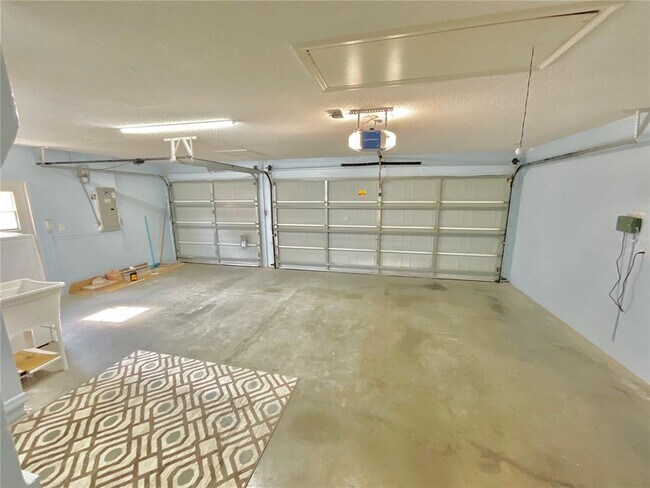 Building Photo - 6930 Bandura Ave