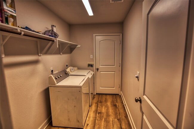 Building Photo - 912 Farm Path