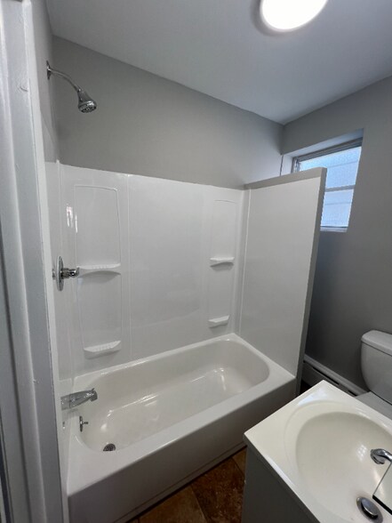 Building Photo - 2500 S Alder St