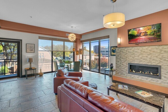 Building Photo - 1200 E Walnut St