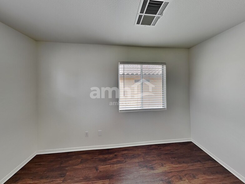 Building Photo - 6473 Karlsen Ct