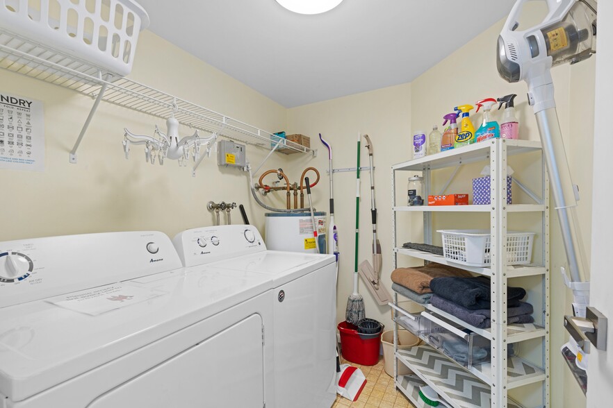 Utility room with full size Laundry - 500 Egret Cir