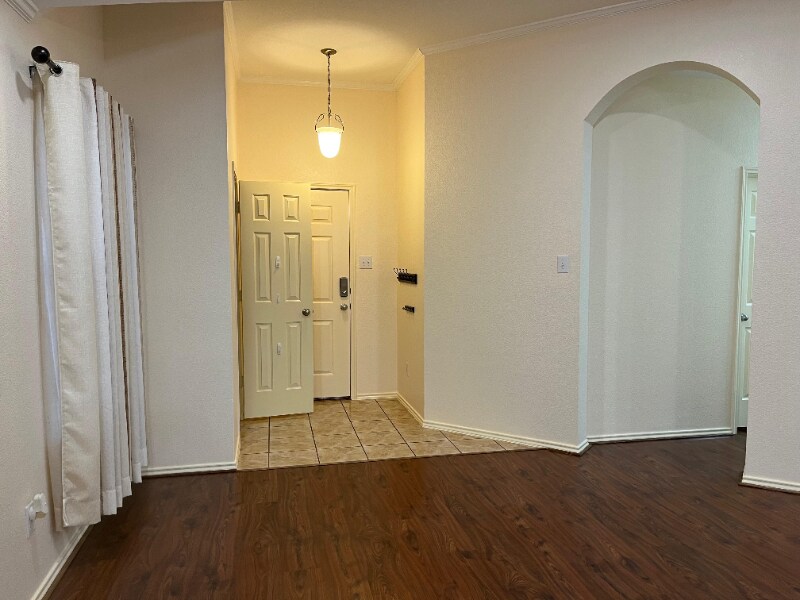 Building Photo - 615 Denali Dr