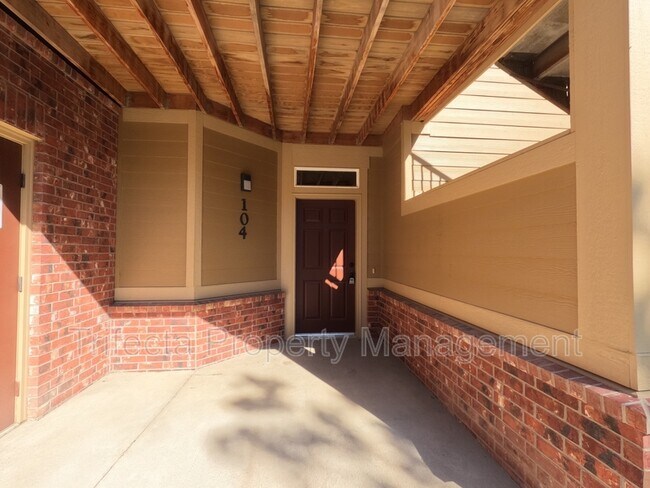 Building Photo - 2445 Windrow Dr