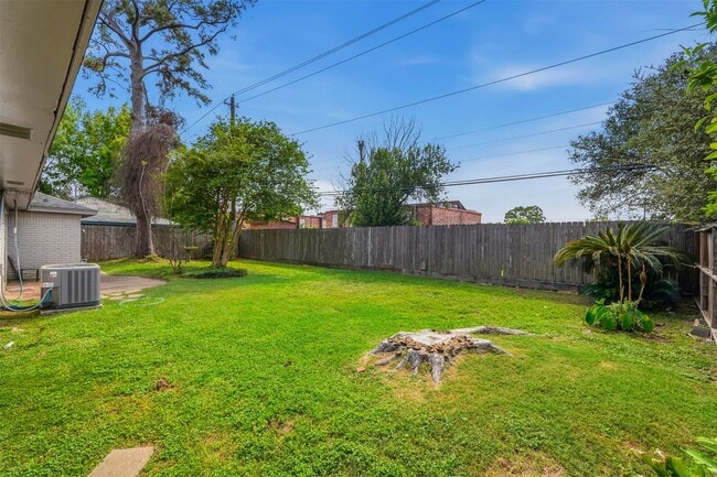 Building Photo - 1219 Wisterwood Dr