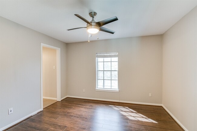 Building Photo - 5125 Carriage Bend Dr