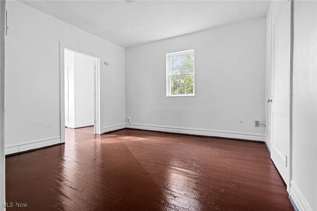 Building Photo - 740 Fern St