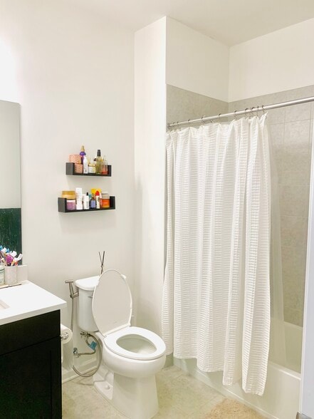 Building Photo - 33 Parkside Ln