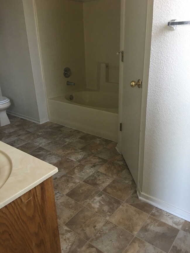 Building Photo - 4 bedroom home for rent