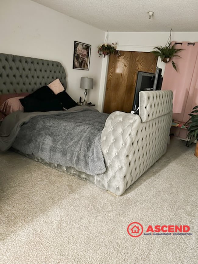 Building Photo - Charming Townhouse in the Stockdale Area