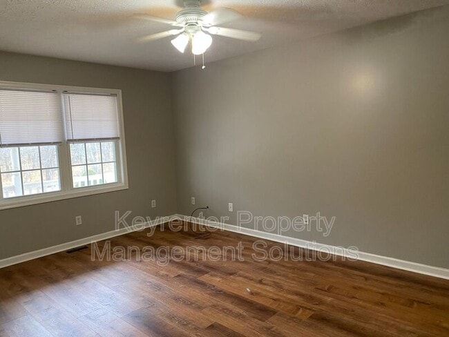 Building Photo - 1050 B St