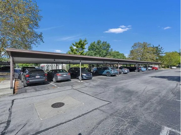 Building Photo - 652 Olde Towne Ave