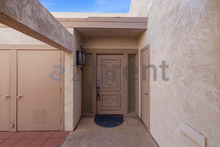Building Photo - Unit