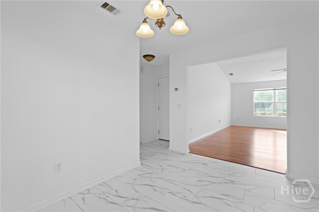Building Photo - 315 S Bridgeport Dr
