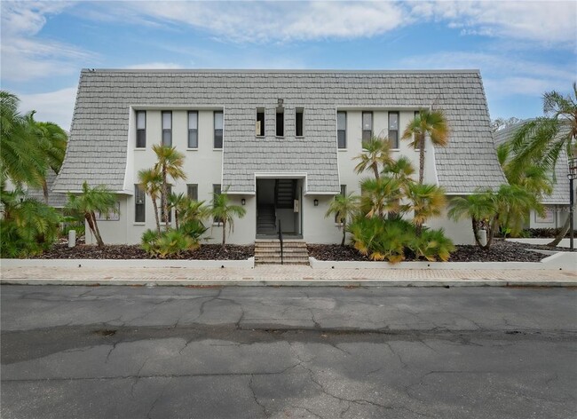 Building Photo - 704 Lyndhurst St