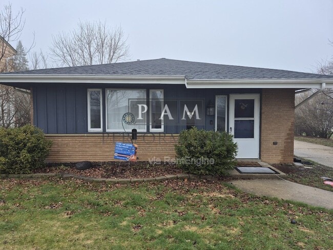 Building Photo - 1422 W Maplewood Ct