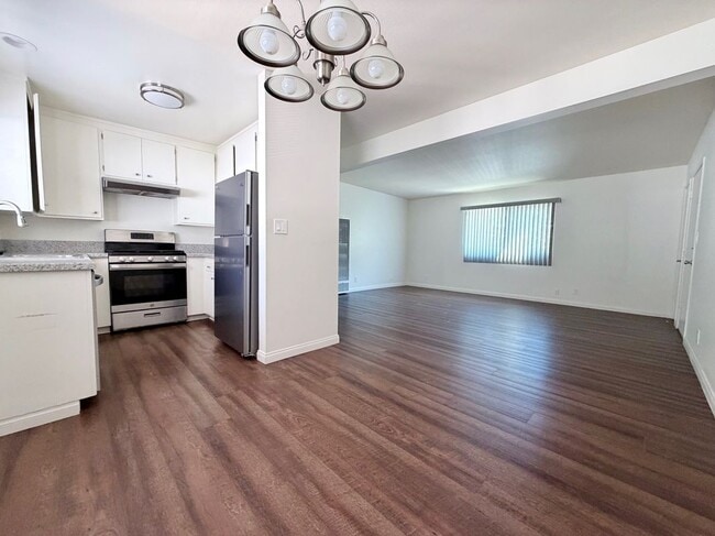 Building Photo - 1021 San Andres St