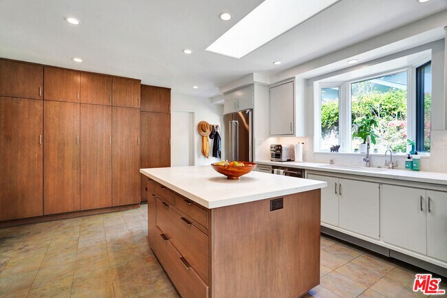 Building Photo - 30612 Sicomoro Dr