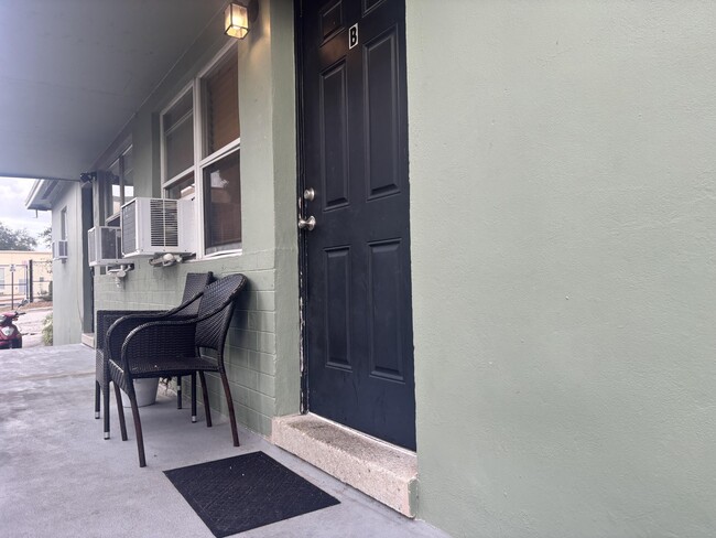 Building Photo - 812 10th St