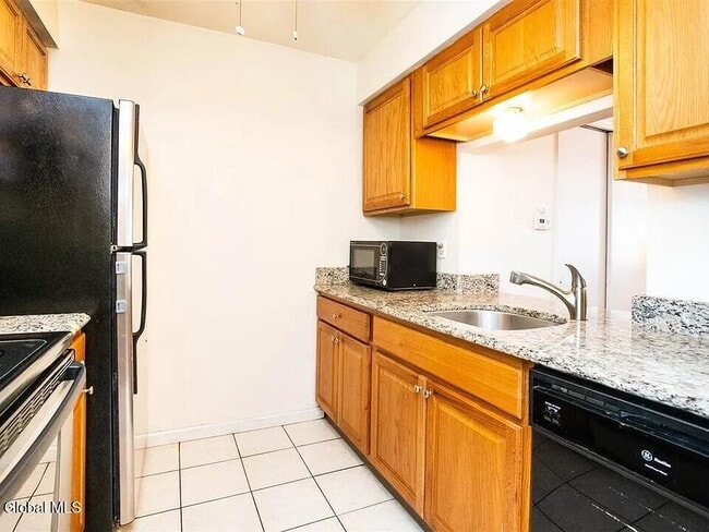 Building Photo - 161 Cedarview Ln