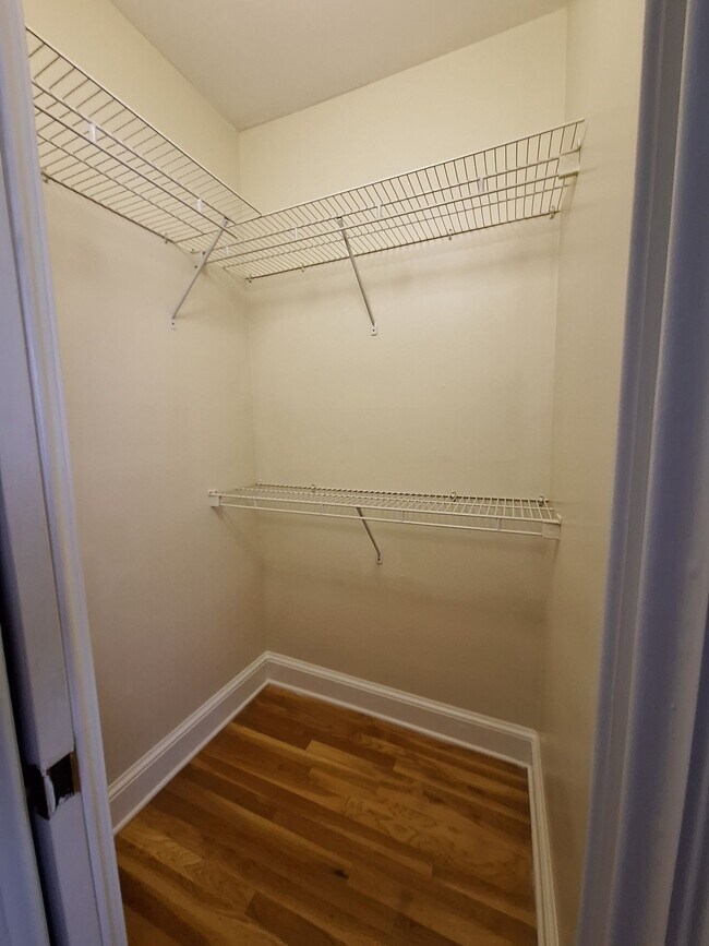 Building Photo - 867 Rosedale Rd NE