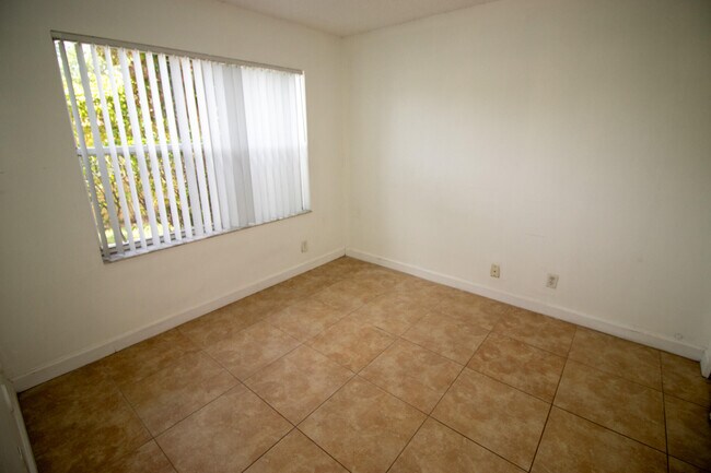 Building Photo - 7610 Westwood Dr